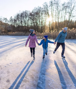 Abseits der Piste_Eislaufen_Flatschacher See_Familie_Nockberge_Winter ©Gert Perauer_MBN Tourismus (8) Abseits der Piste_Eislaufen_Flatschacher See_Familie_Nockberge_Winter ©Gert Perauer_MBN Tourismus (8)