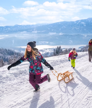 Rodeln_Familie_Millstätter See_Winter ©Gert Perauer_MBN Tourismus (4) Rodelspaß mit der Familie am Millstätter See